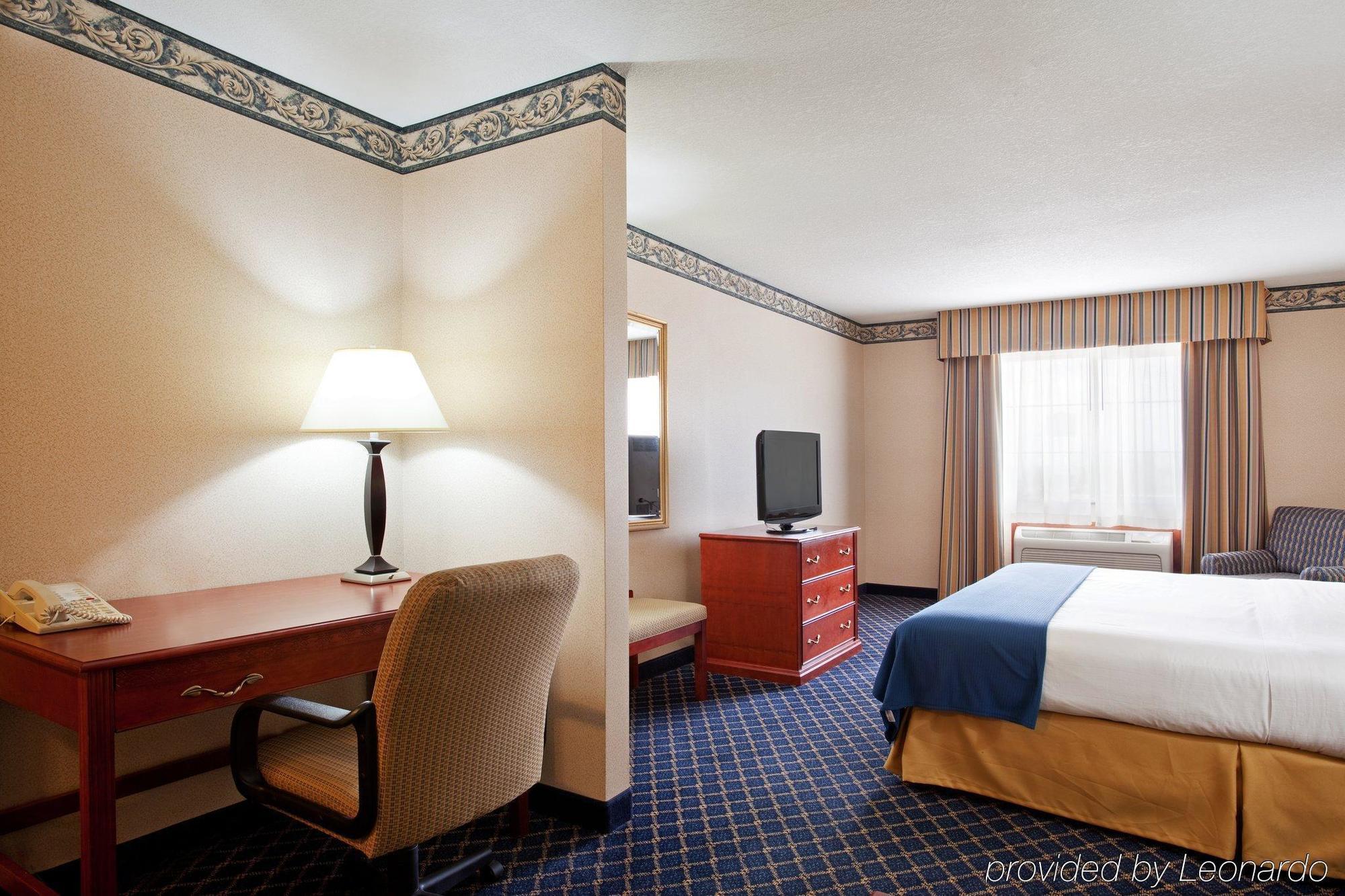 Holiday Inn Express & Suites Danville, An Ihg Hotel Room photo