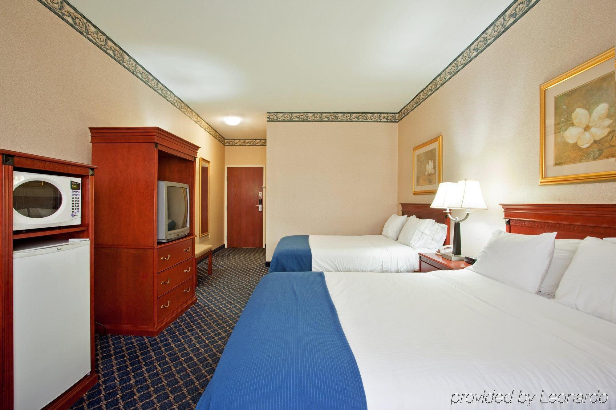 Holiday Inn Express & Suites Danville, An Ihg Hotel Room photo